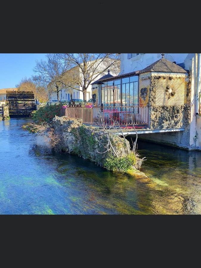 Lou Meinado Bed & Breakfast Saint-Martin-de-Crau Exterior photo